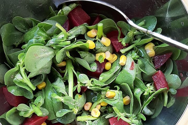 Pancarlı ve Semizotlu Salata / Beetroot and Purslane Salad 