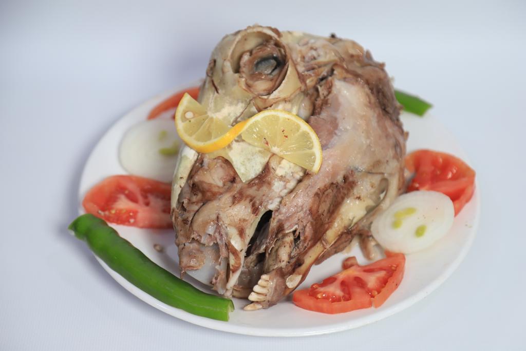 TAM BAŞ KEMİKLİ KELLE