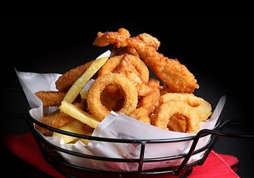 Crispy onion rings with potatoes