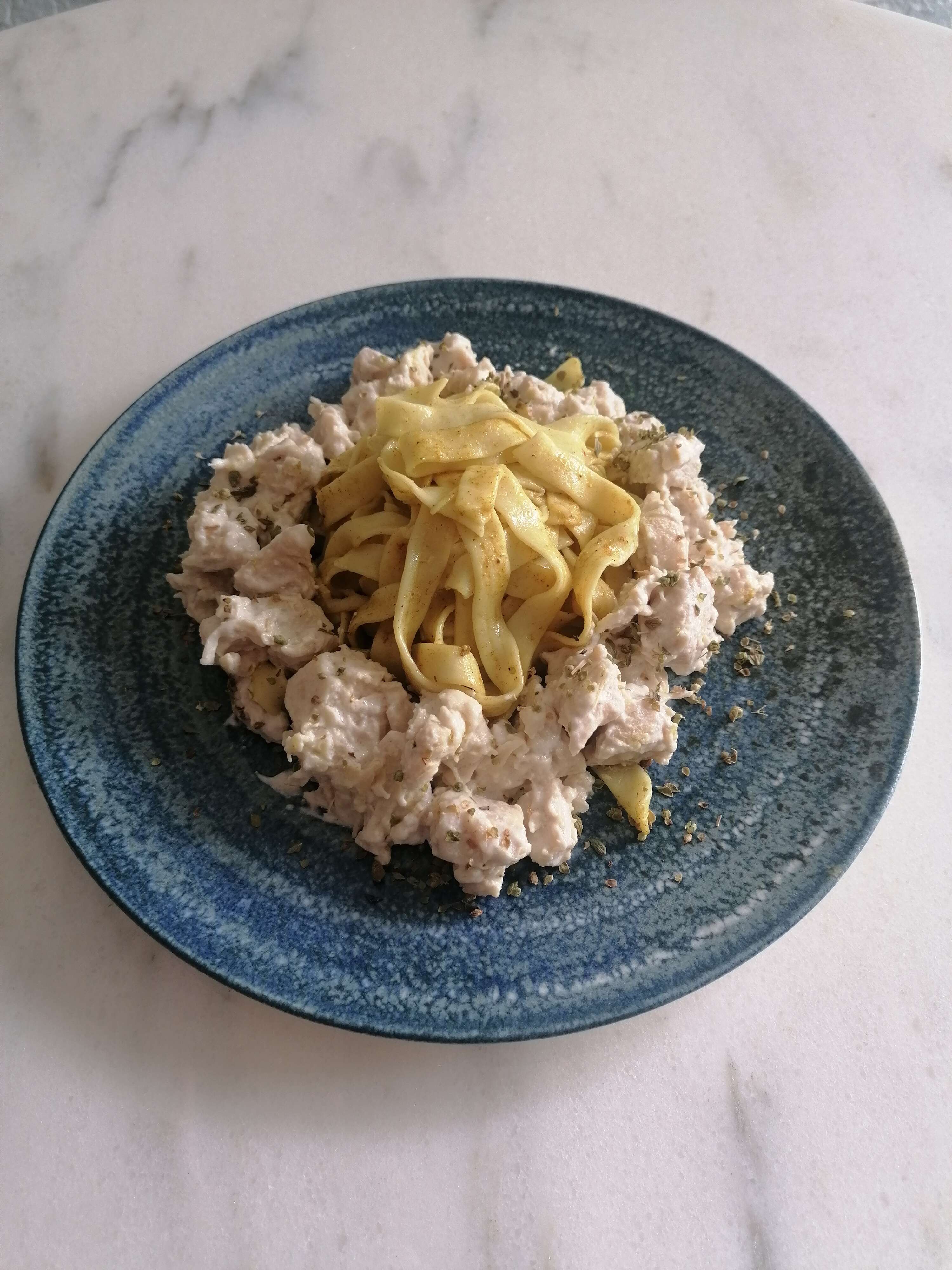 Kremalı Tavuk & Özel Soslu Fettuccine, Penne, Spagetti