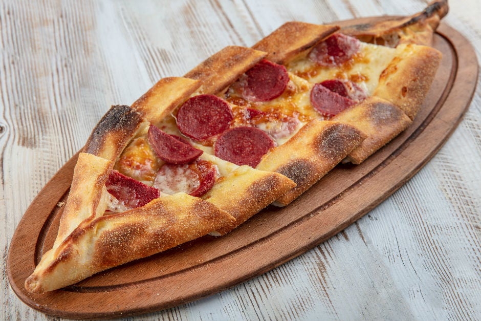 SUCUKLU KAŞARLI PİDE ( SUCUK CHEESE)