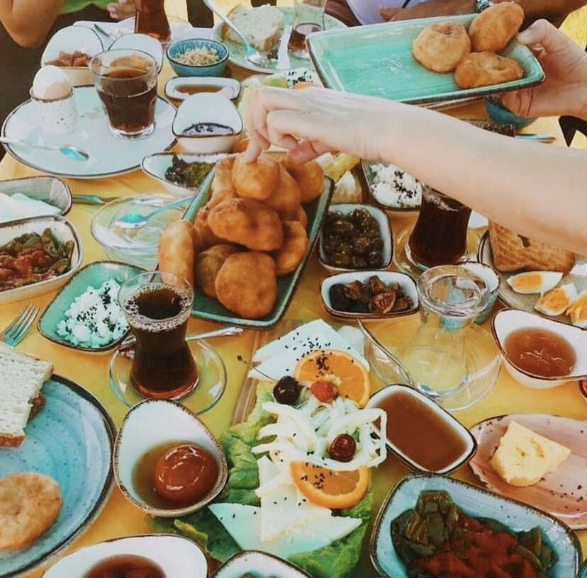 PİŞİ PİŞTİ SERPME KAHVALTI 