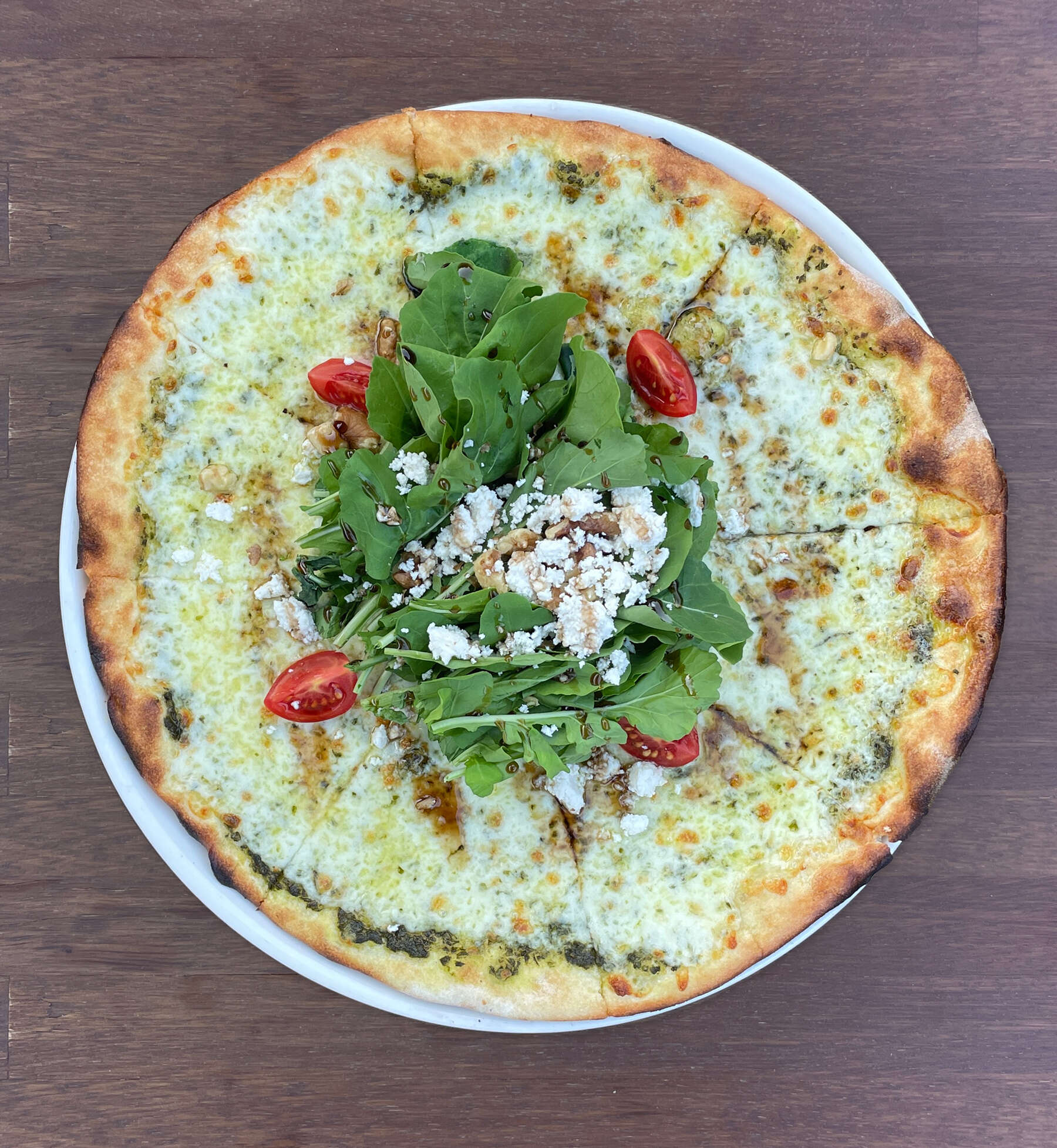 Fesleğenli Rokalı Pizza