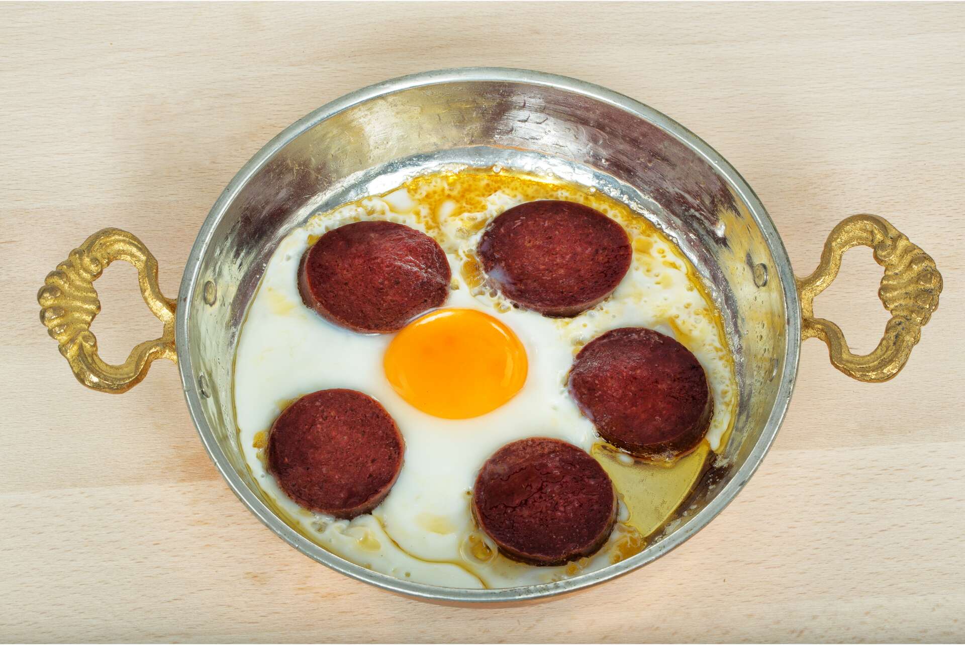 Sucuklu Yumurta