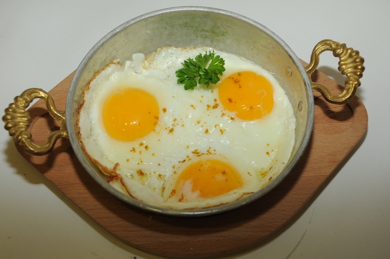 Sahanda yumurta
