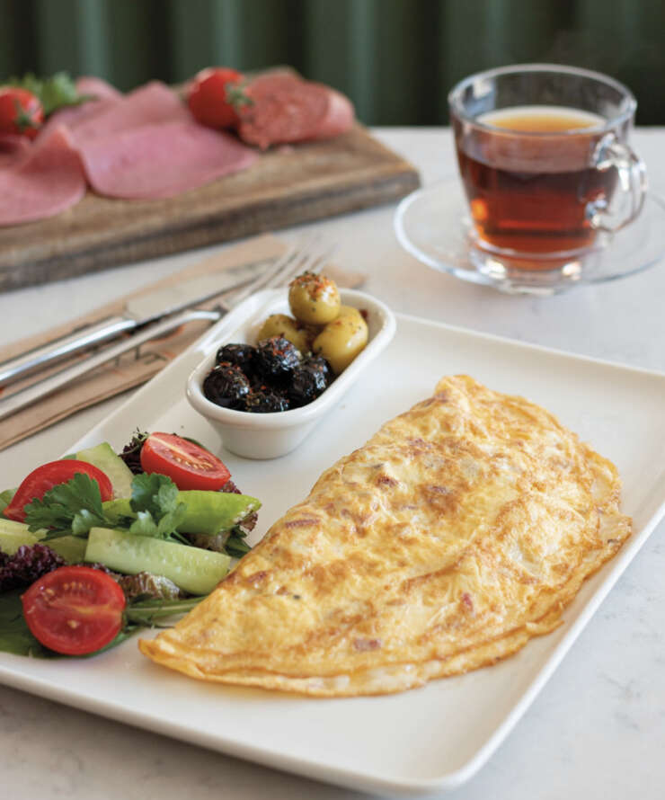 Sucuk omelette with mini söğüş