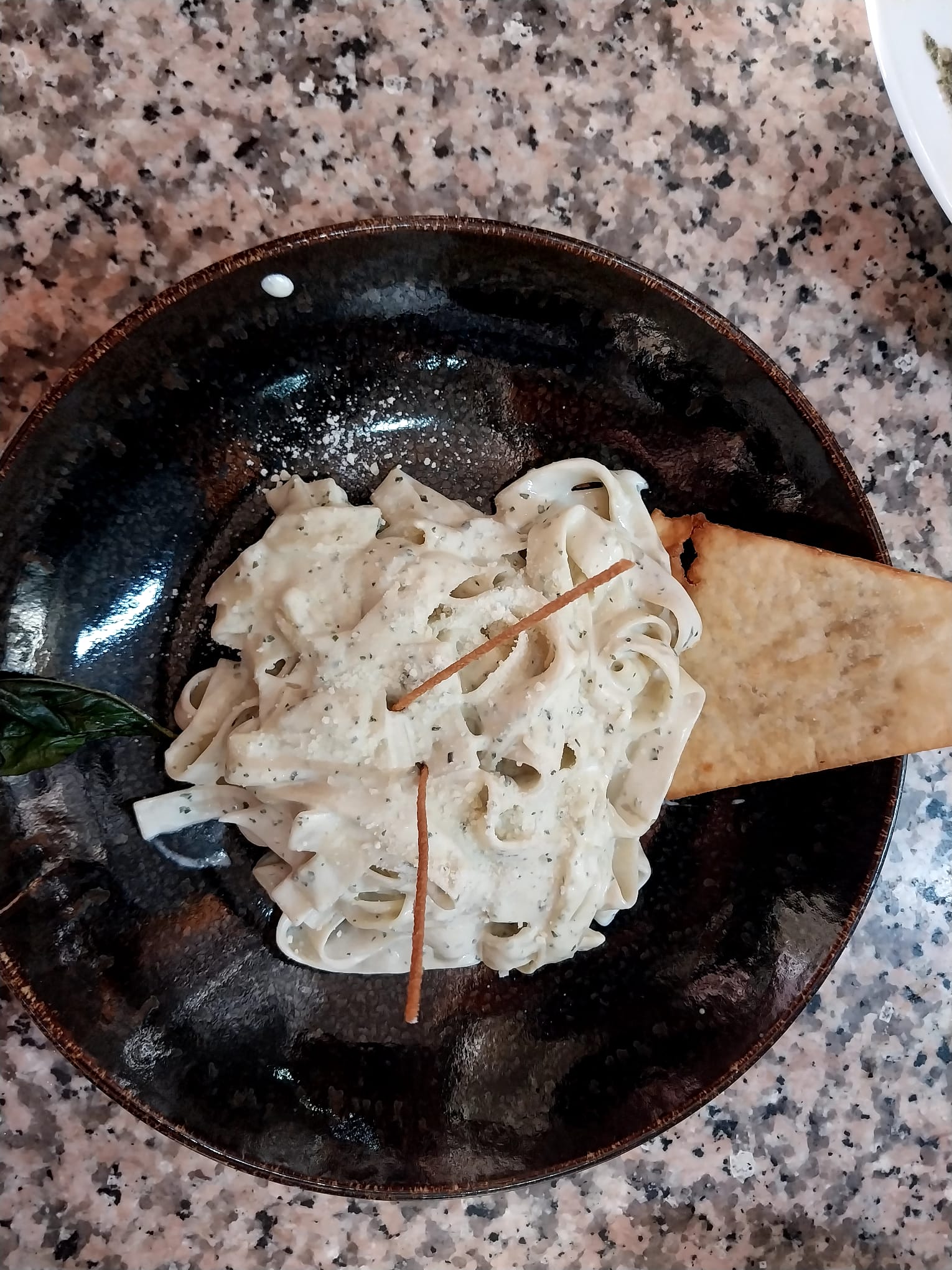 PESTO SOSLU FETTUCUNİ