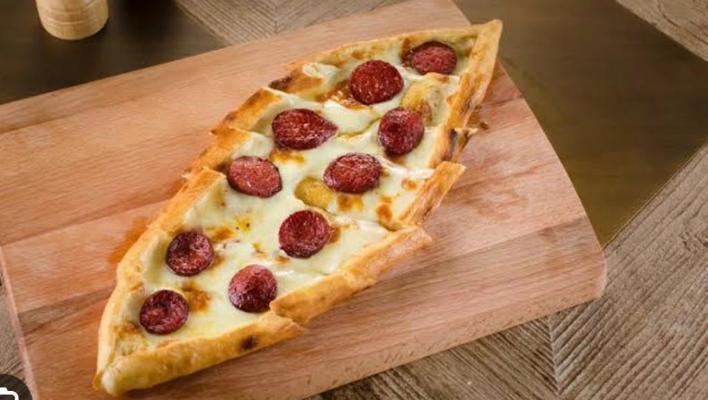 Sucuklu Kaşarlı Pide (Cheese with Sausage Pıta)