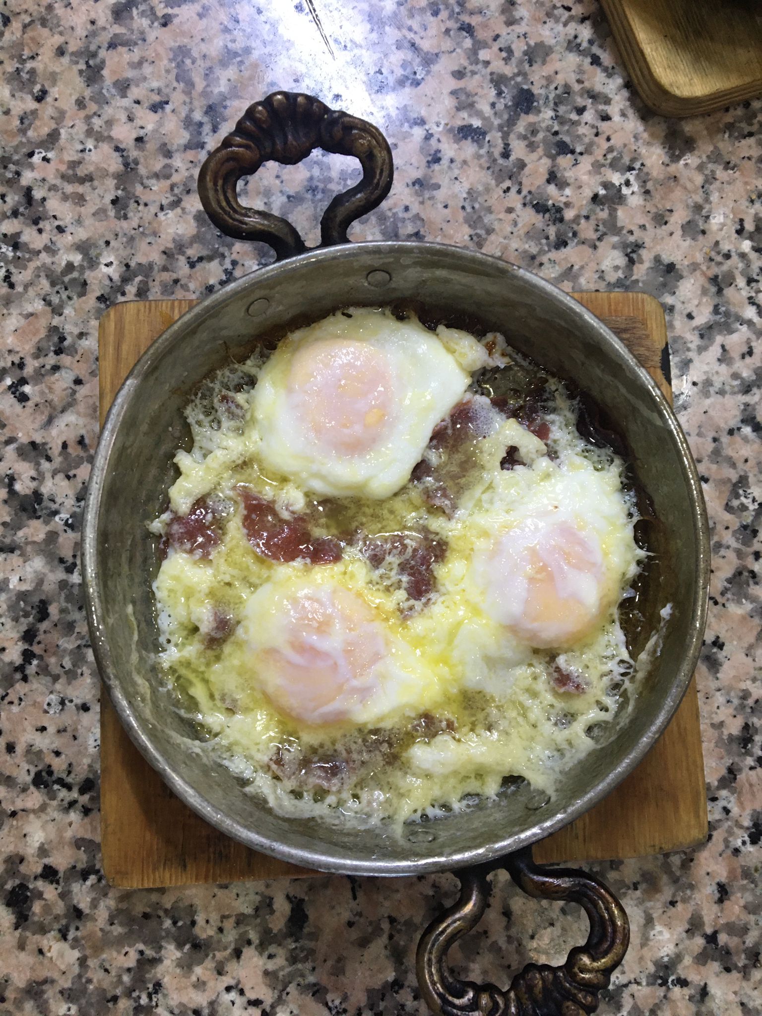 PASTIRMALI YUMURTA