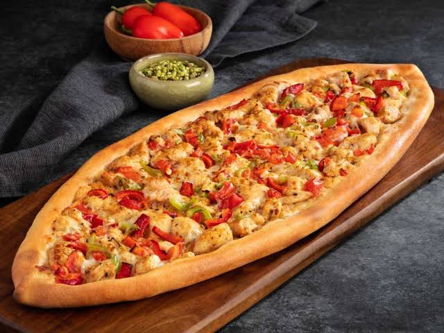ÖZEL SOSLU TAVUKLU PİDE