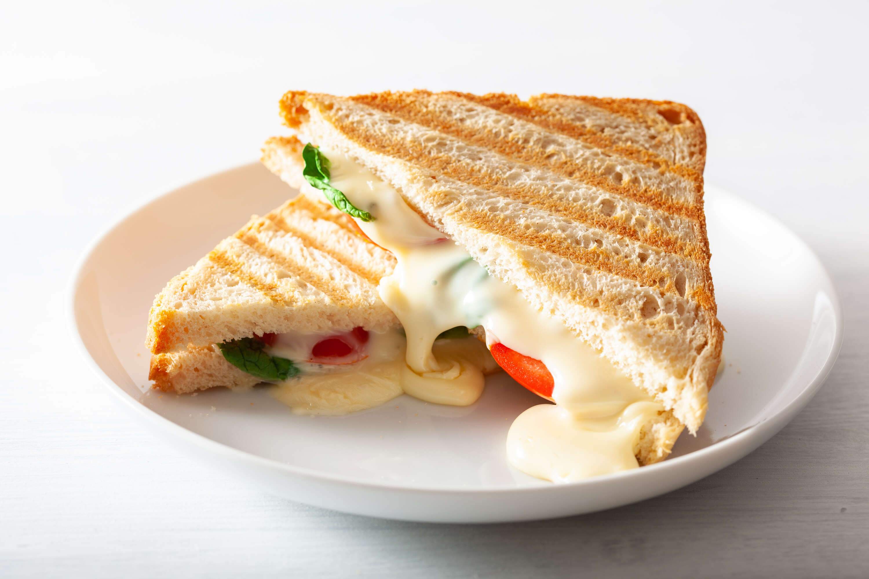 Beyaz Peynirli Domatesli Tost