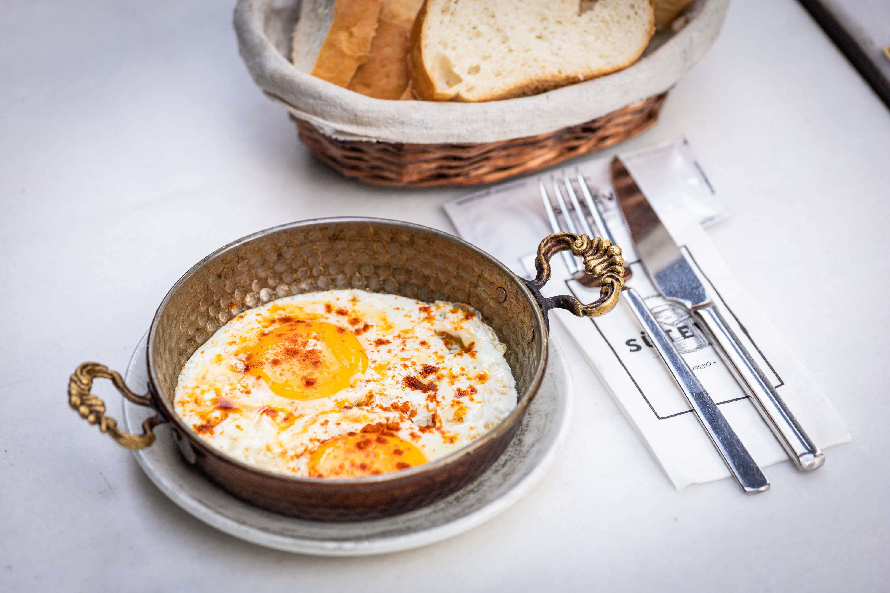Sunny-side-up eggs (2)
