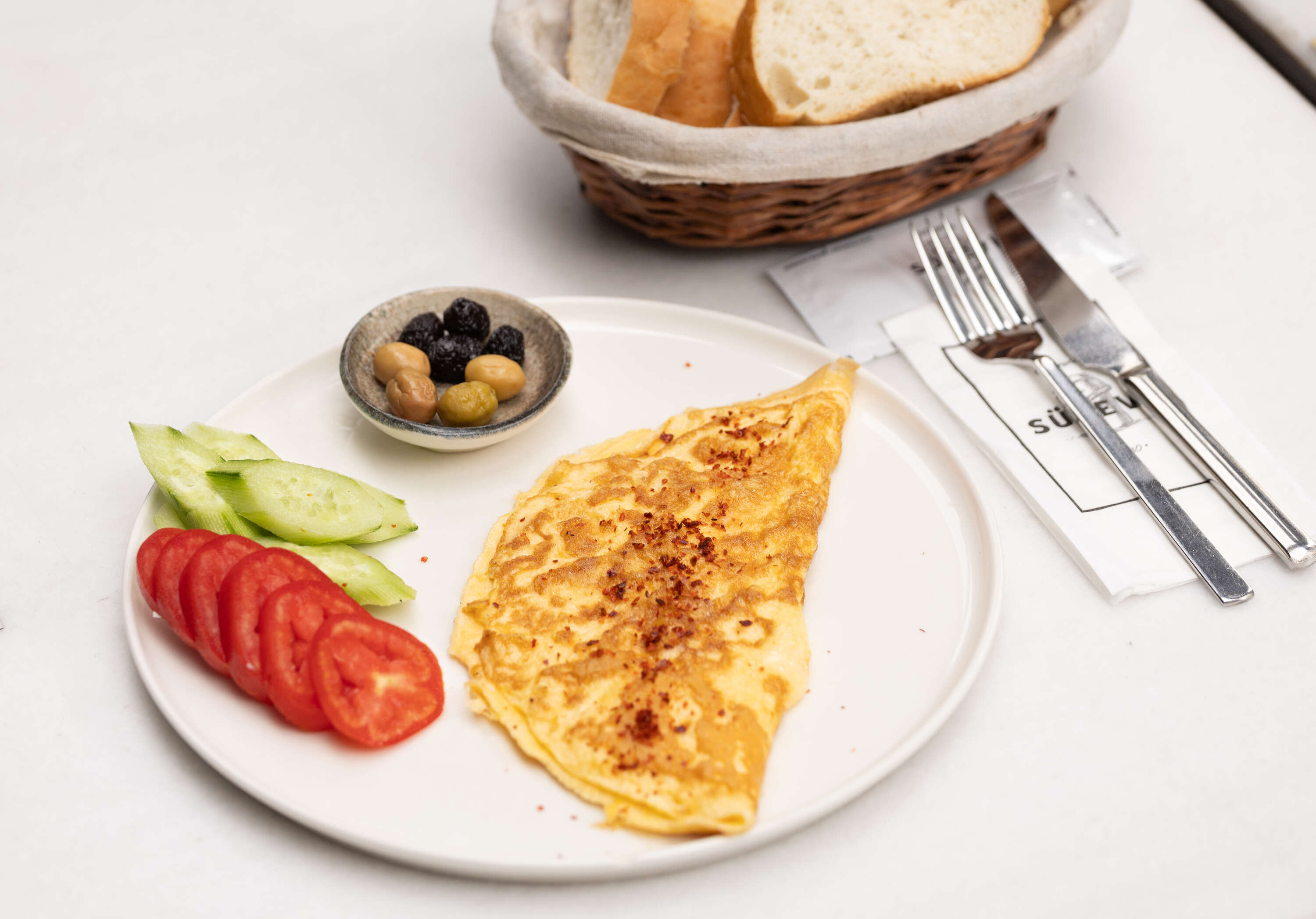 Tomato and white cheese omelette