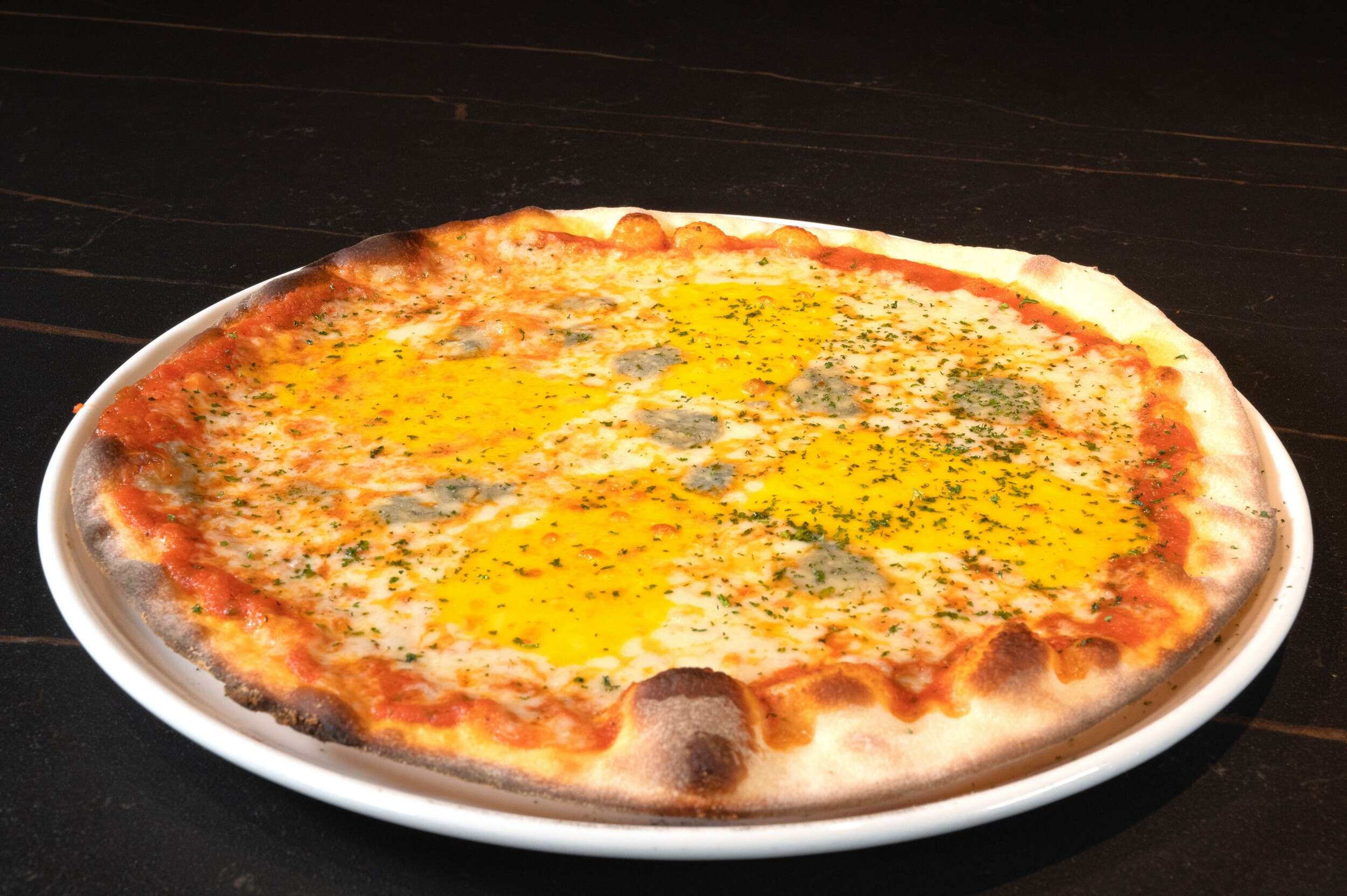 QUATRO FORMAGGI Pizza