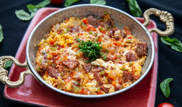 Sucuklu Kaşarlı Menemen