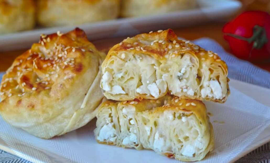 GÜL BÖREĞİ (PEYNİRLİ - PATATESLİ)