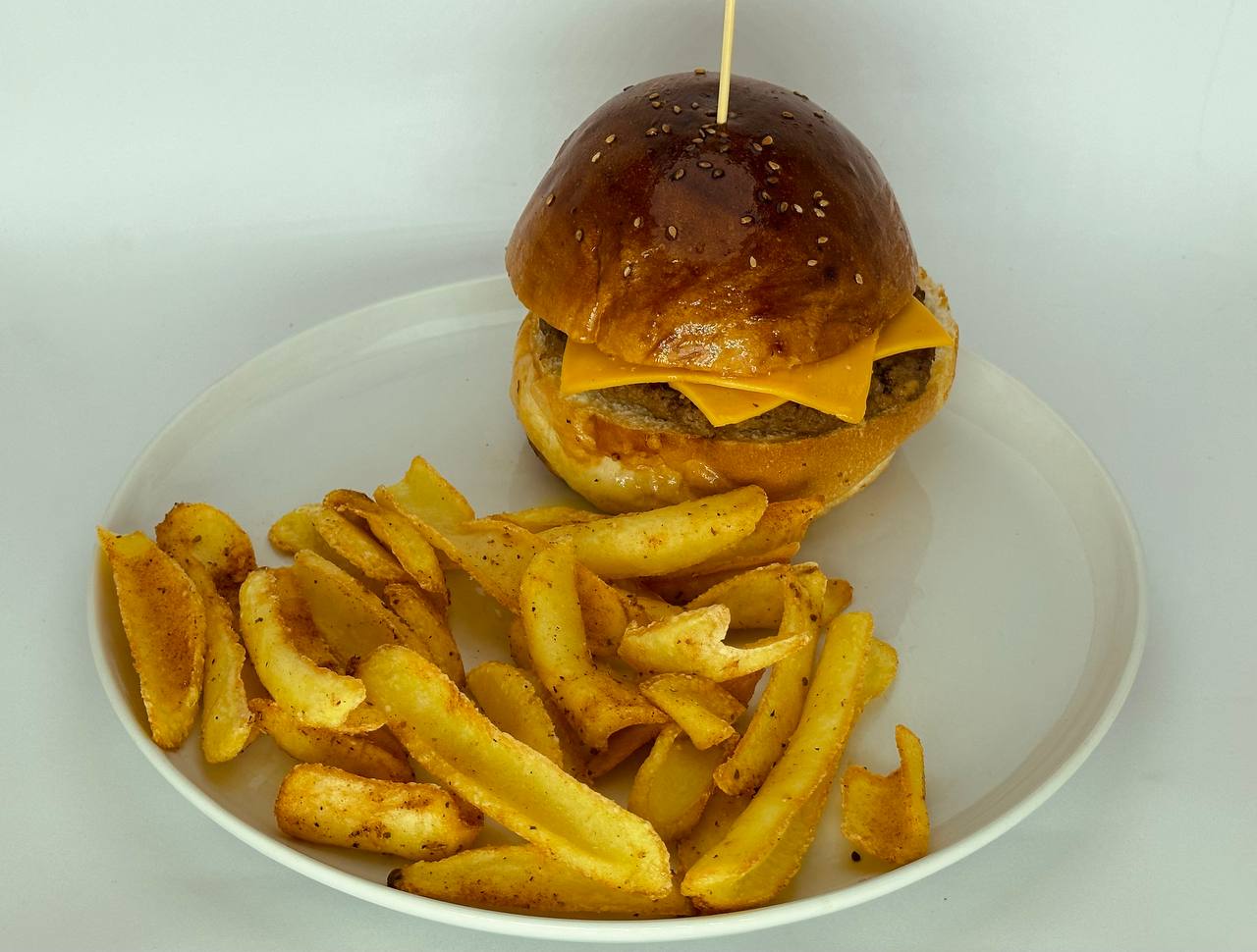 CHEESEBURGER	