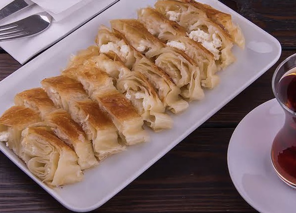 Peynirli Kol Böreği