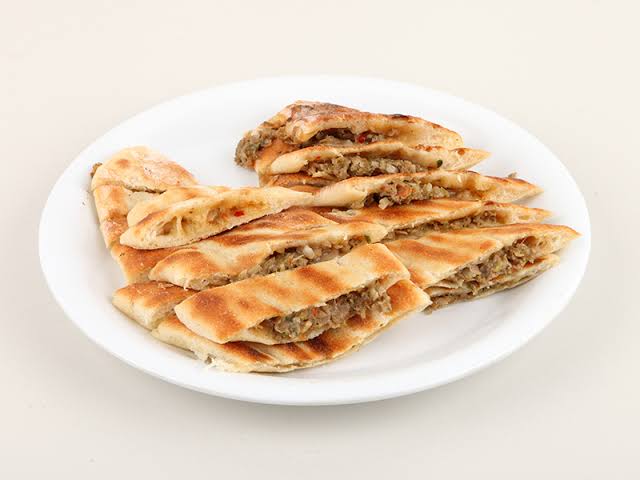 Kıymalı Kır Pidesi