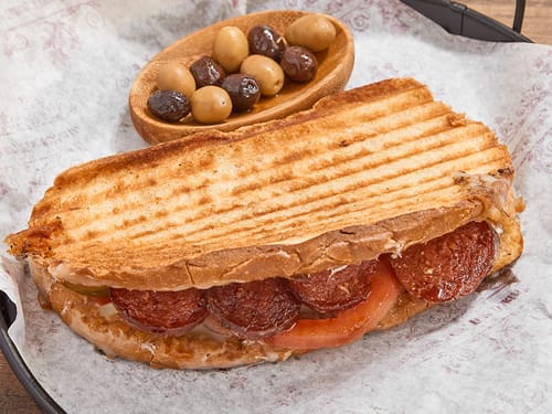 Tulum Peynirli Kasap Sucuklu Tost