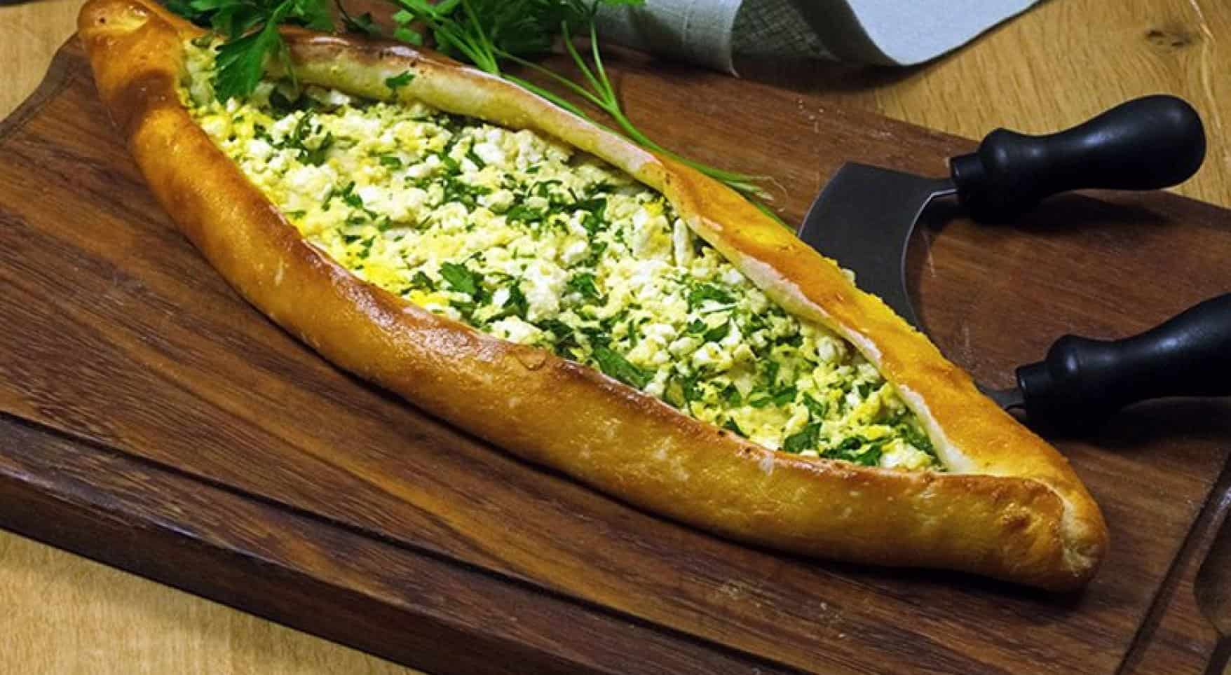 Pendir və qiymə pide