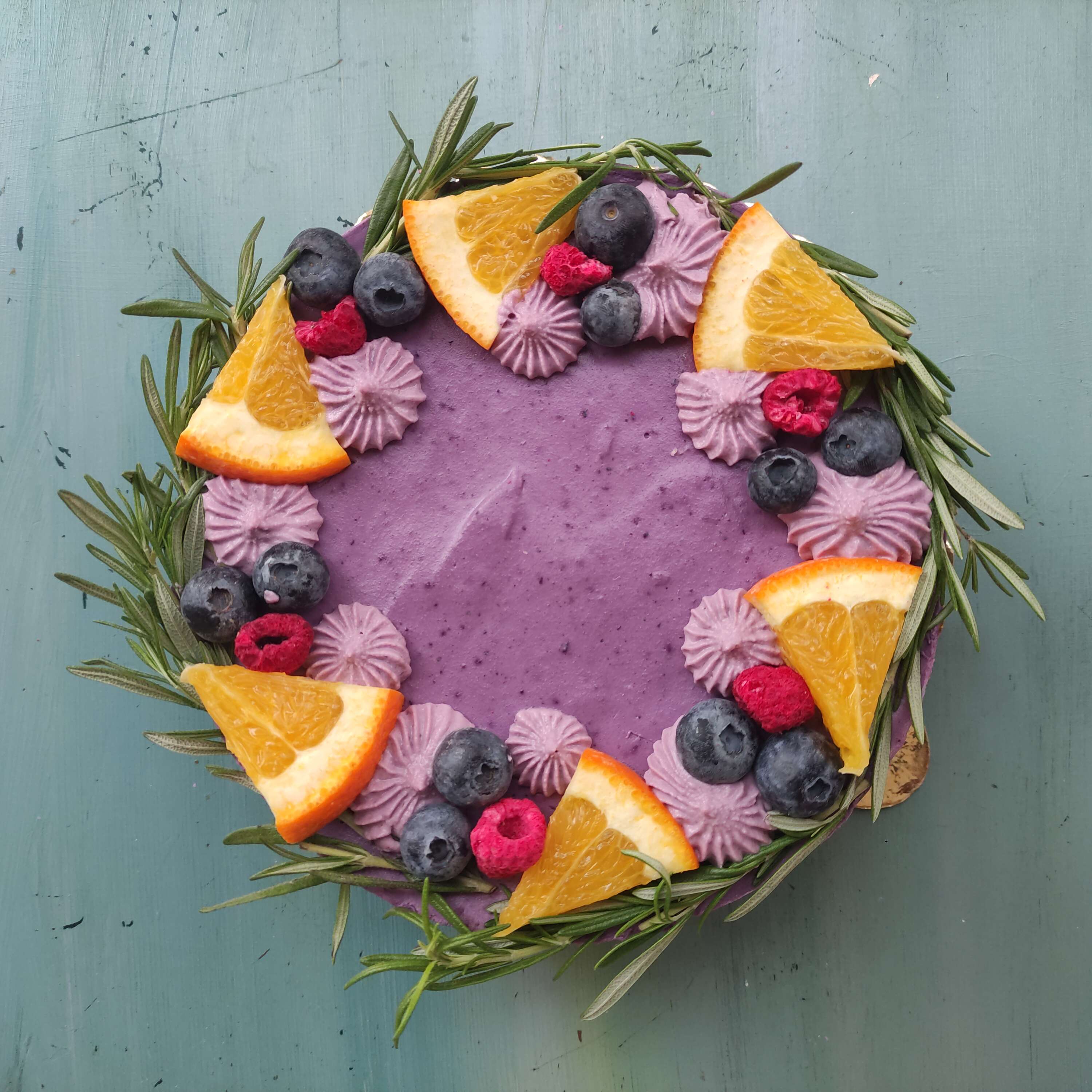 Yaban mersinli raw vegan cheesecake