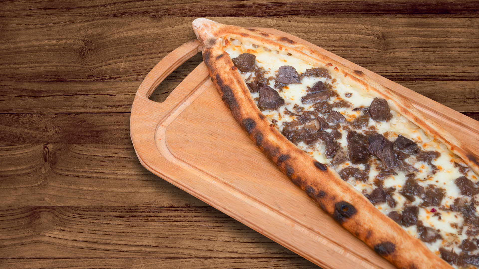 Kavurmalı kaşarlı pide