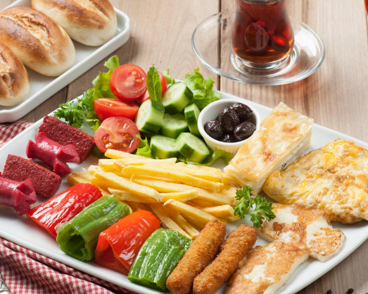 Sıcak Kahvaltı Tabağı 