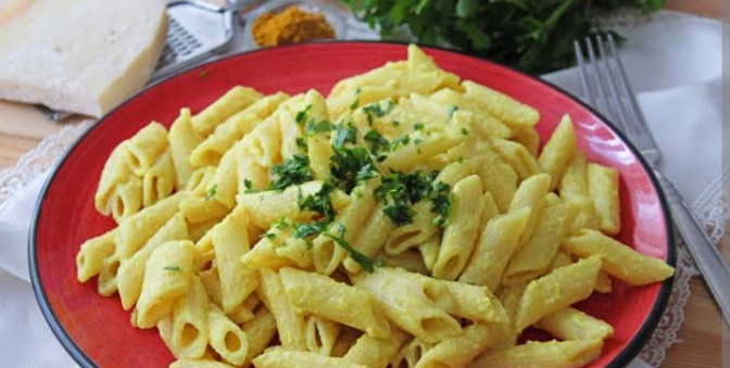 Pasta with curry sauce