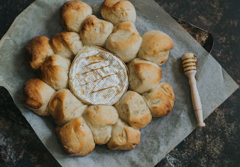 Camembert Wreath with Crusty Bread
