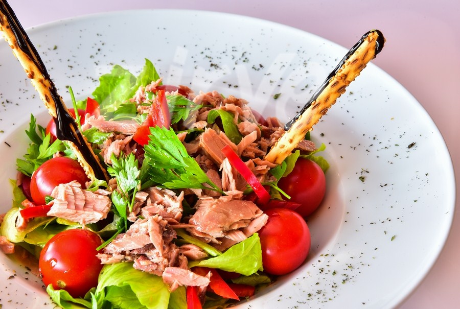 Tom Balıklı Salata