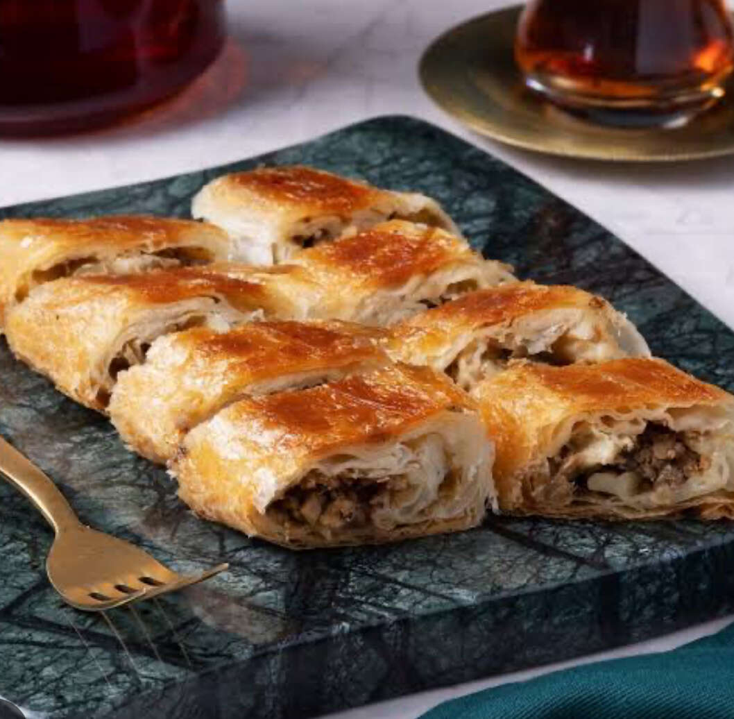 Kıymalı kol böreği 