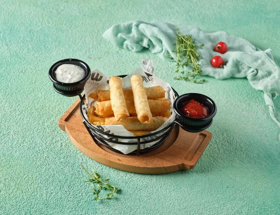 Kalem böreği with potato chips