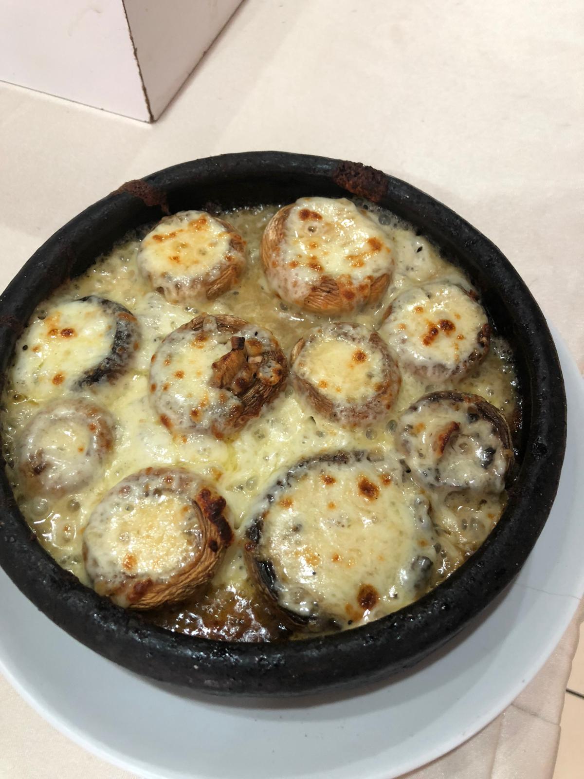 Clay-pot mushrooms with kaşar cheese
