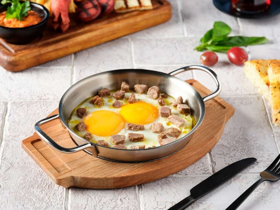 Eggs with kavurma