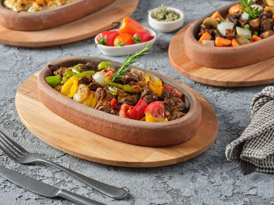 Çoban kavurma in a clay pot