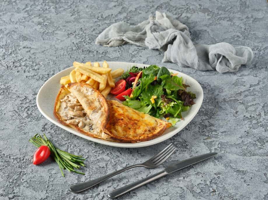 Chicken and mushroom crêpe