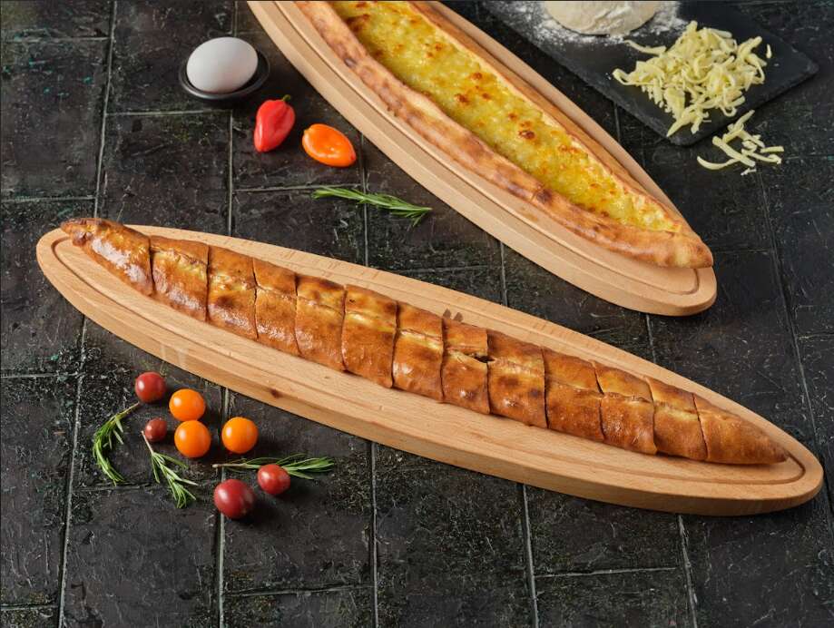 Closed Pide with White Cheese