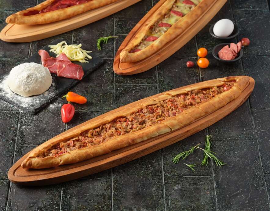 Open pide with kavurma