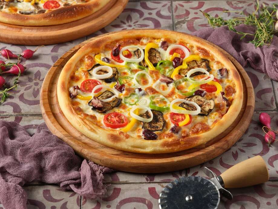 Vegetable pizza