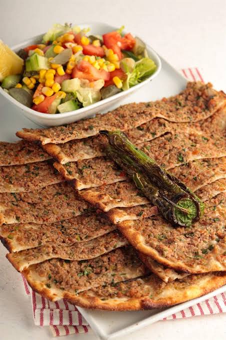 Kıymalı pide 