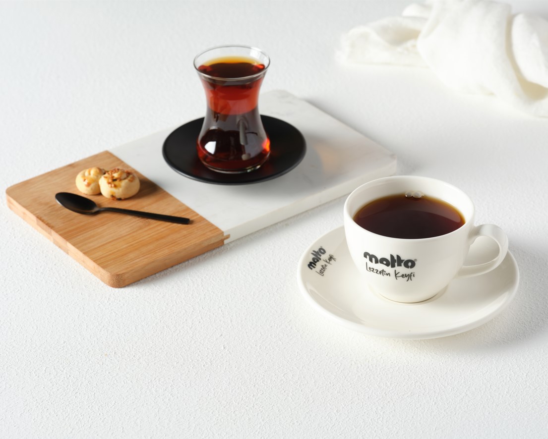Brewed tea (glass)