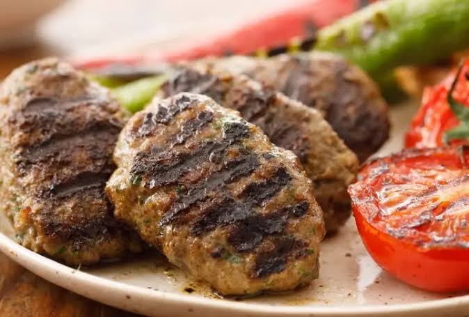 Yarım  Ekmek Köfteli Tost