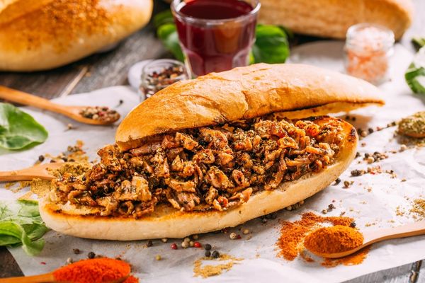 44) Ekmek Arası Balık Kokoreç
