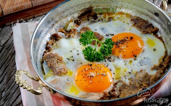 Eggs with beef kavurma and kaşar cheese