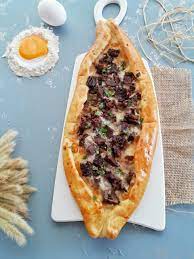 Pide with kavurma