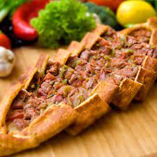 Pide with diced meat