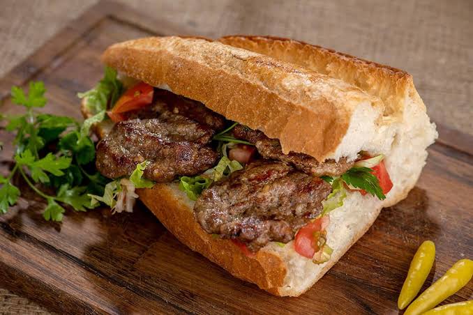 Yarım ekmek köfte 