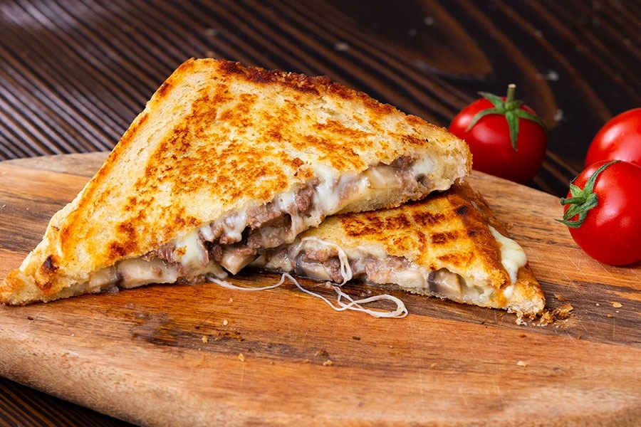 Kavurma Kaşarlı Tost