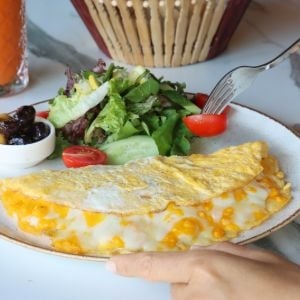 ÜÇ PEYNİRLİ OMLET